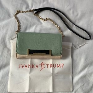 White and green crossbody with removable straps